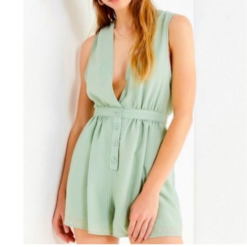 🌿 Urban Outfitters Green Romper – Size XS – Flattering & Comfy One-Piece! ✨